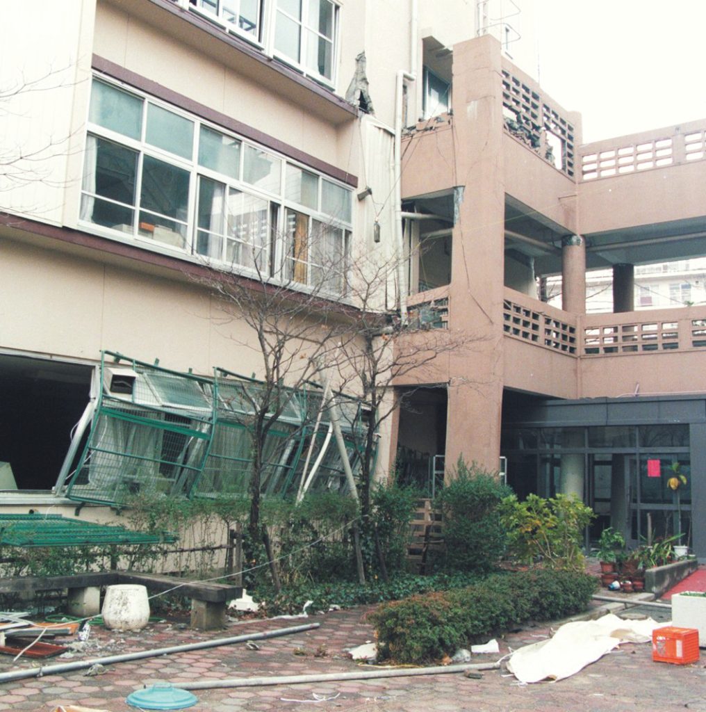 地震により被害を受けた学校の校舎（阪神・淡路大震災）