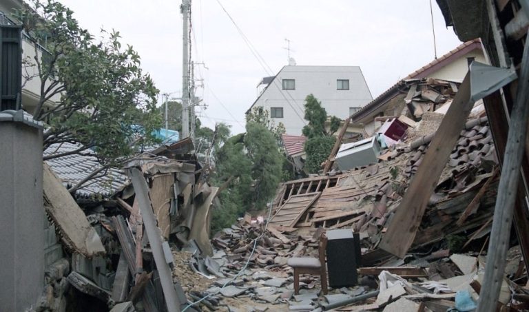 阪神淡路大震災での建物倒壊被害の様子