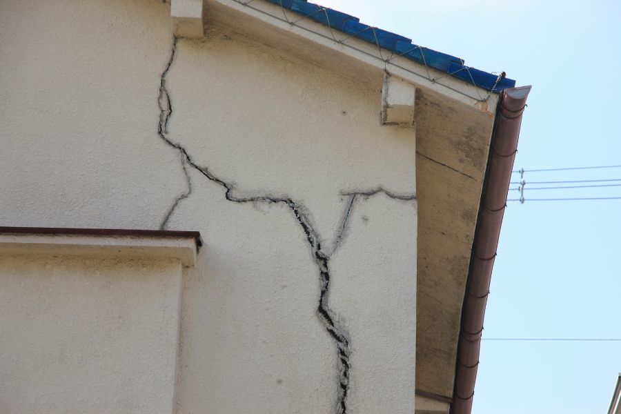 徐々に地震に対する抵抗力は失われる