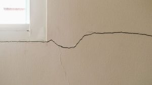 地震により亀裂が入りやすい場所：内装